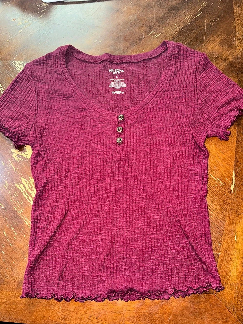 Arizona Jeans Co. Short Sleeve Henley in Maroon/Pink Size Medium